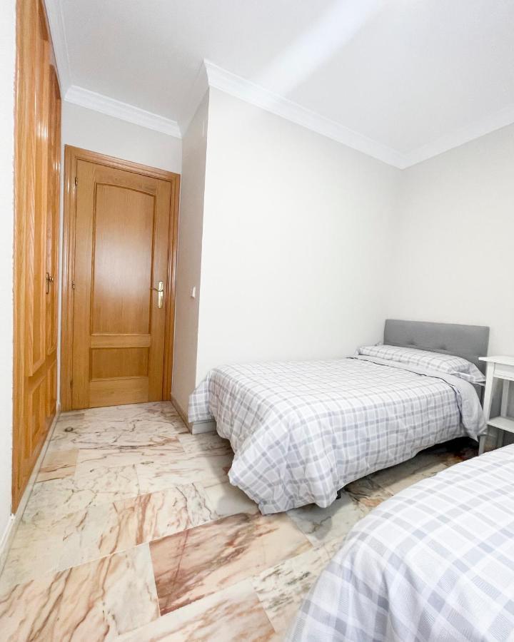 Holidays2Malaga Tomas De Echeverria 150 Mts To Beach & High Speed Wifi & Parking Apartment Exterior photo