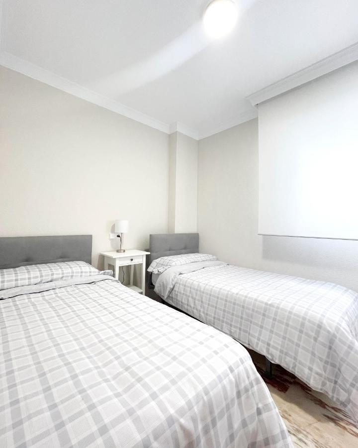 Holidays2Malaga Tomas De Echeverria 150 Mts To Beach & High Speed Wifi & Parking Apartment Exterior photo