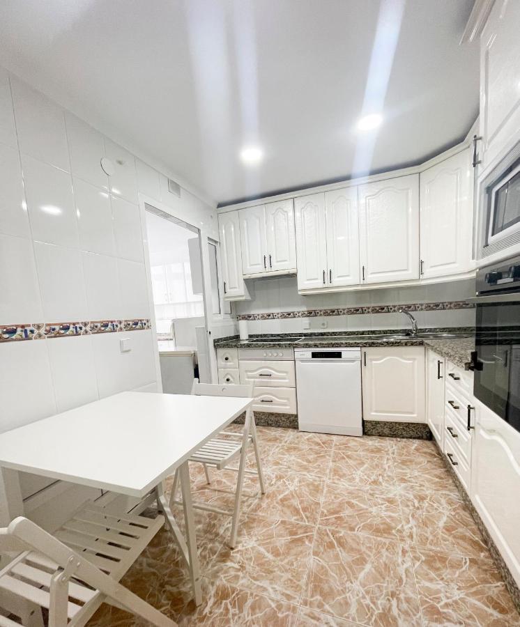 Holidays2Malaga Tomas De Echeverria 150 Mts To Beach & High Speed Wifi & Parking Apartment Exterior photo